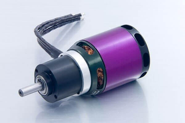 A40-8L V2 8-Pol 1300 kv mit Getriebe 6,7:1 · Brushlessmotor · 6S-8S · Hacker